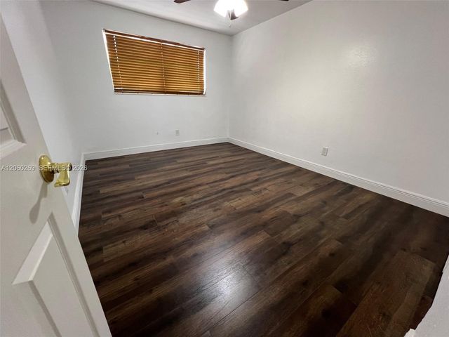 1820 W 72nd Pl, Hialeah, FL 33014