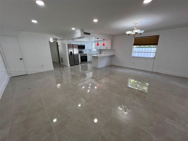 1820 W 72nd Pl, Hialeah, FL 33014
