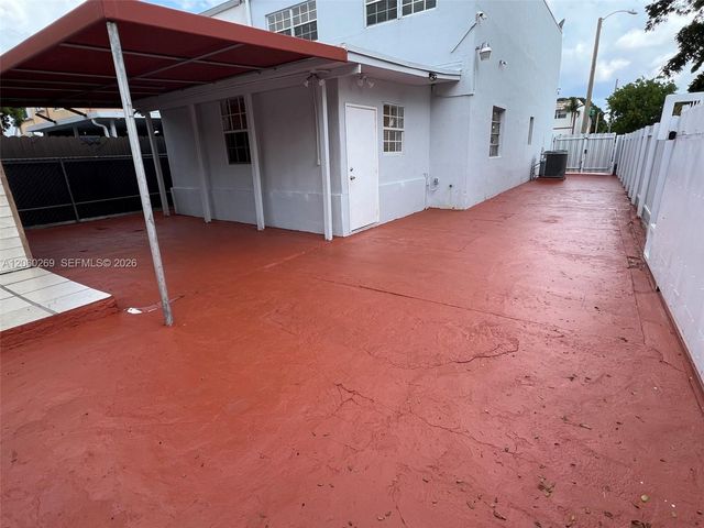 1820 W 72nd Pl, Hialeah, FL 33014
