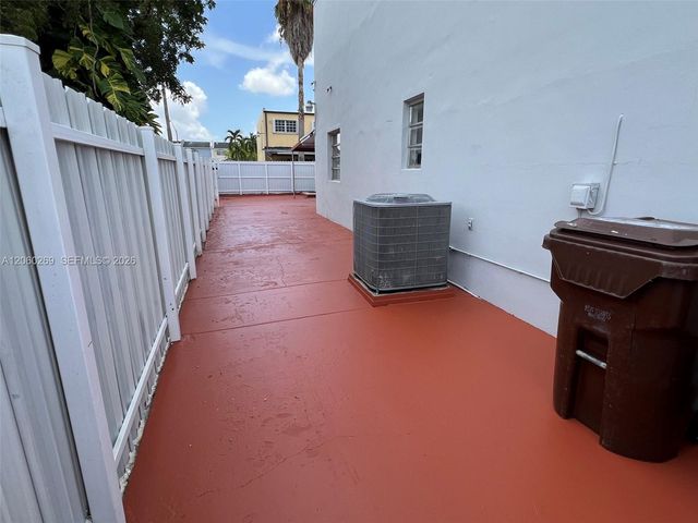 1820 W 72nd Pl, Hialeah, FL 33014