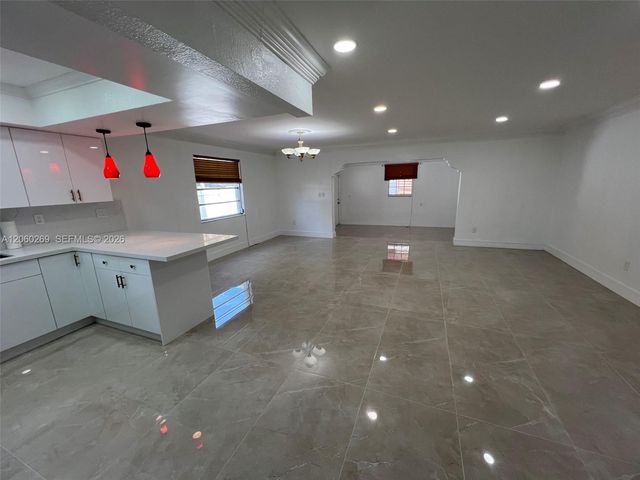 1820 W 72nd Pl, Hialeah, FL 33014