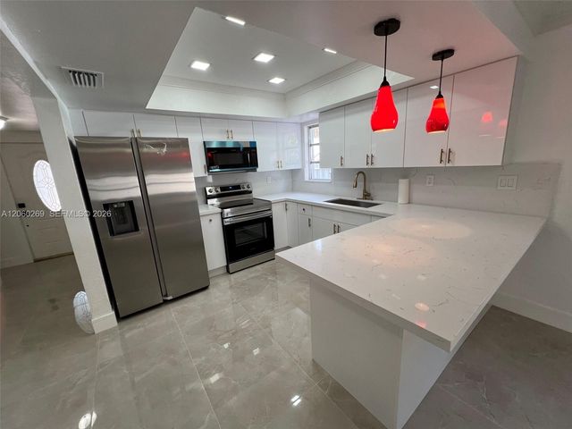 1820 W 72nd Pl, Hialeah, FL 33014
