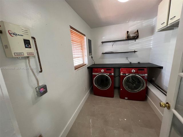 1820 W 72nd Pl, Hialeah, FL 33014