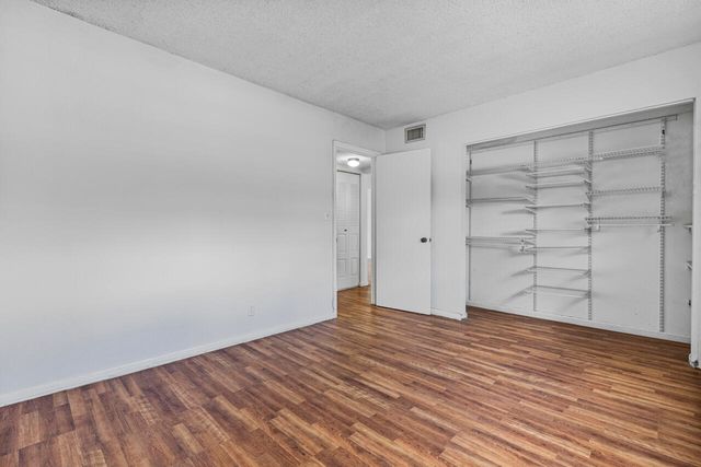 3905 N Nob Hill Road 300, Sunrise, FL 33351