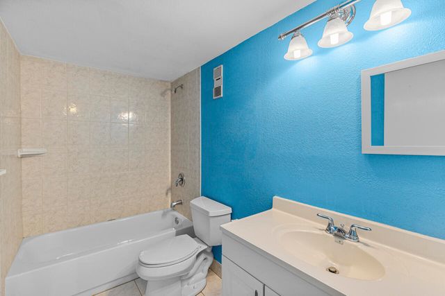 3905 N Nob Hill Road 300, Sunrise, FL 33351