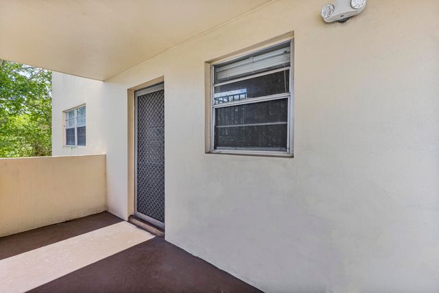 3905 N Nob Hill Road 300, Sunrise, FL 33351