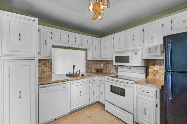 3905 N Nob Hill Road 300, Sunrise, FL 33351