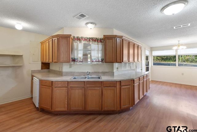 1904 W Pinecrest, Marshall, TX 75670