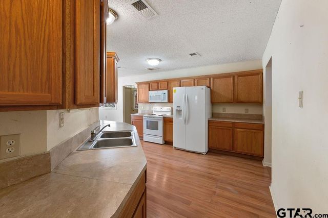 1904 W Pinecrest, Marshall, TX 75670