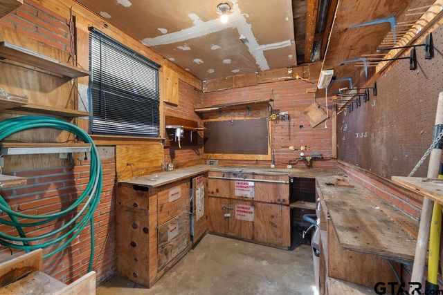 1904 W Pinecrest, Marshall, TX 75670