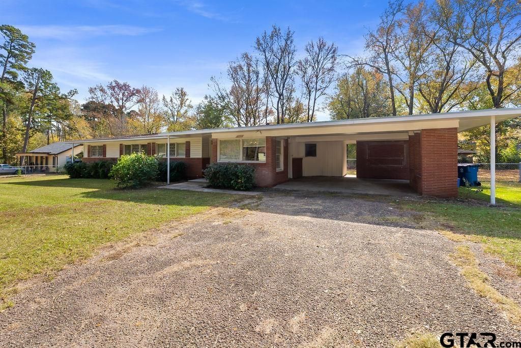 1904 W Pinecrest, Marshall, TX 75670