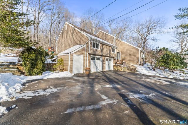 92 Head Of Meadow Road, Newtown, CT 06470