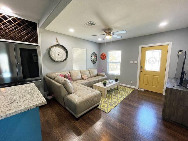 720 Caperton Street, Houston, TX 77022