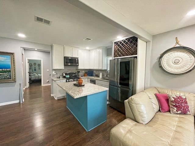 720 Caperton Street, Houston, TX 77022