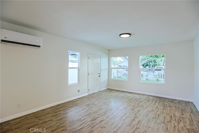 122 N Bewley Street, Santa Ana, CA 92703