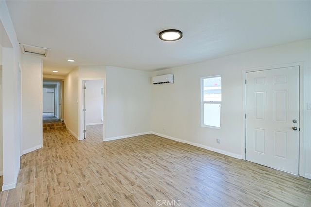 122 N Bewley Street, Santa Ana, CA 92703