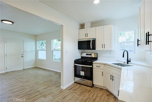 122 N Bewley Street, Santa Ana, CA 92703