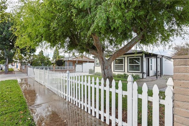 122 N Bewley Street, Santa Ana, CA 92703