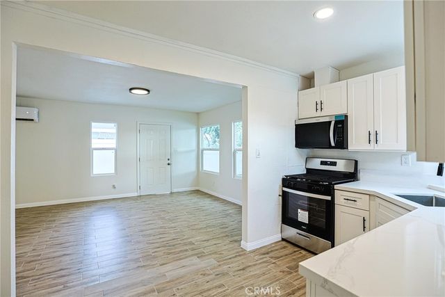 122 N Bewley Street, Santa Ana, CA 92703