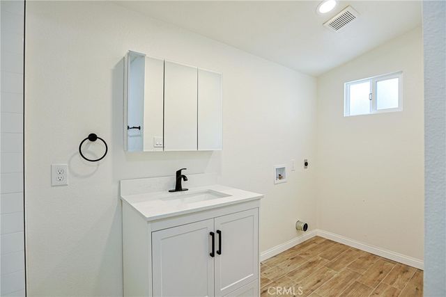 122 N Bewley Street, Santa Ana, CA 92703