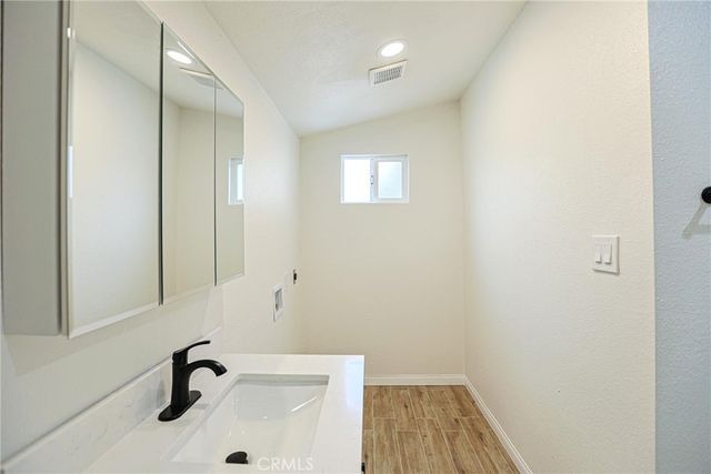 122 N Bewley Street, Santa Ana, CA 92703