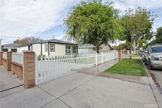 122 N Bewley Street, Santa Ana, CA 92703