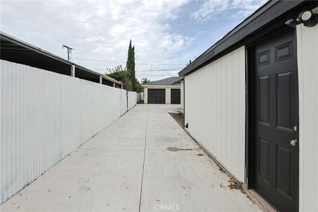 122 N Bewley Street, Santa Ana, CA 92703