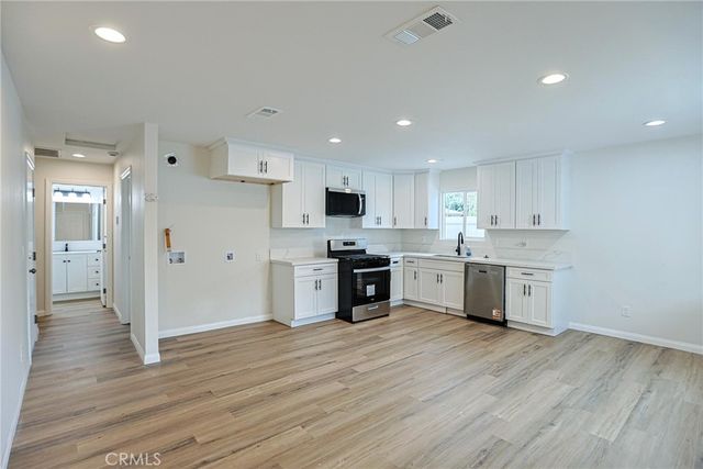 122 N Bewley Street, Santa Ana, CA 92703