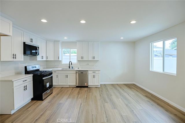 122 N Bewley Street, Santa Ana, CA 92703