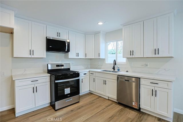 122 N Bewley Street, Santa Ana, CA 92703