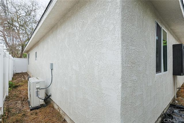 122 N Bewley Street, Santa Ana, CA 92703