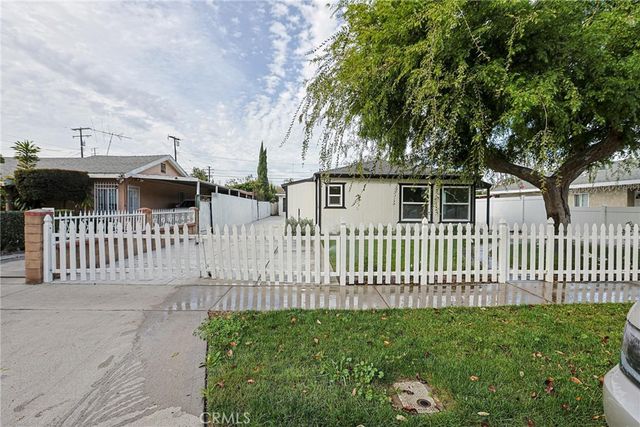 122 N Bewley Street, Santa Ana, CA 92703