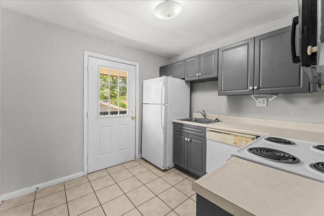 12407 OAK CEDAR PLACE 202, Tampa, FL 33612