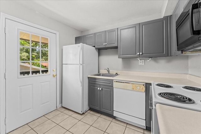12407 OAK CEDAR PLACE 202, Tampa, FL 33612