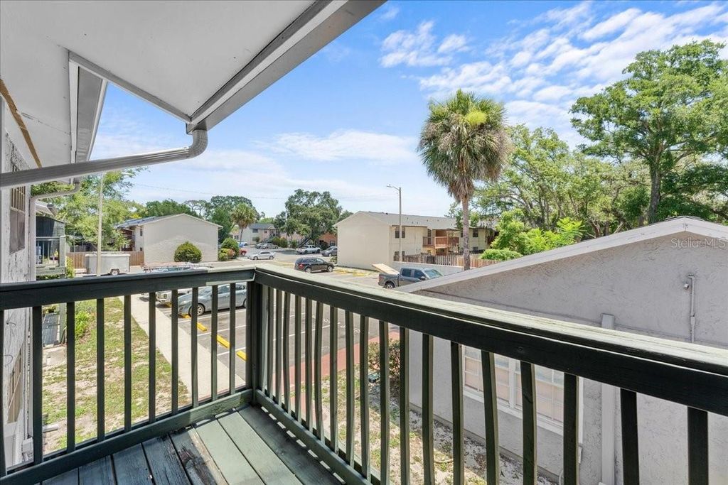 Image 11 of property listing at 12407 OAK CEDAR PLACE 202, Tampa, FL 33612