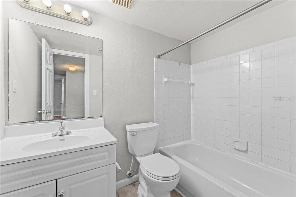Image 14 of property listing at 12407 OAK CEDAR PLACE 202, Tampa, FL 33612