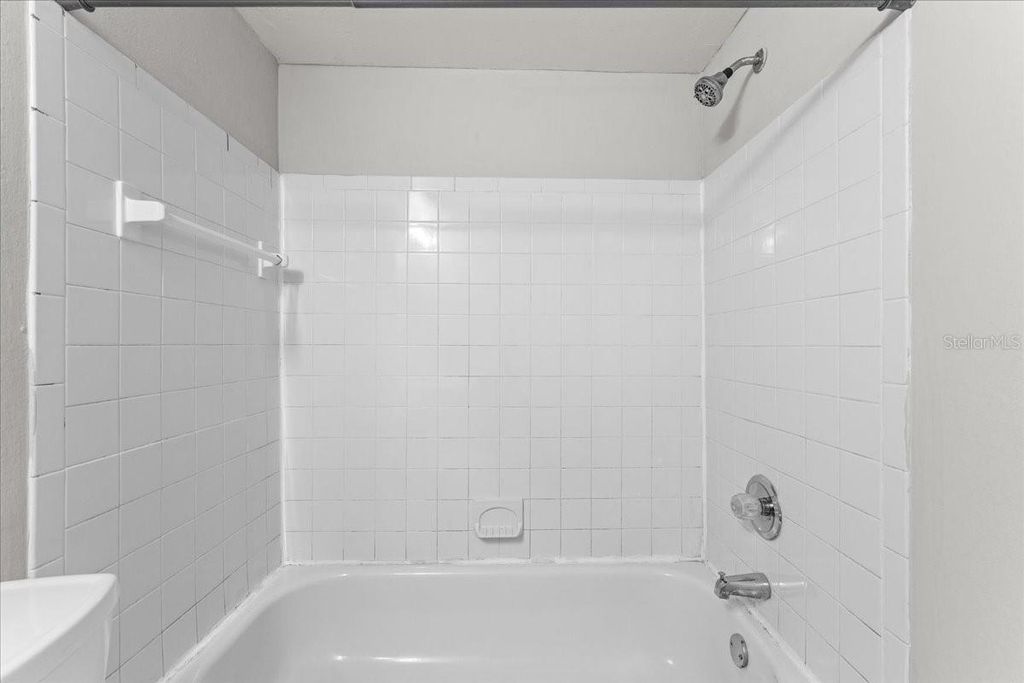 Image 15 of property listing at 12407 OAK CEDAR PLACE 202, Tampa, FL 33612