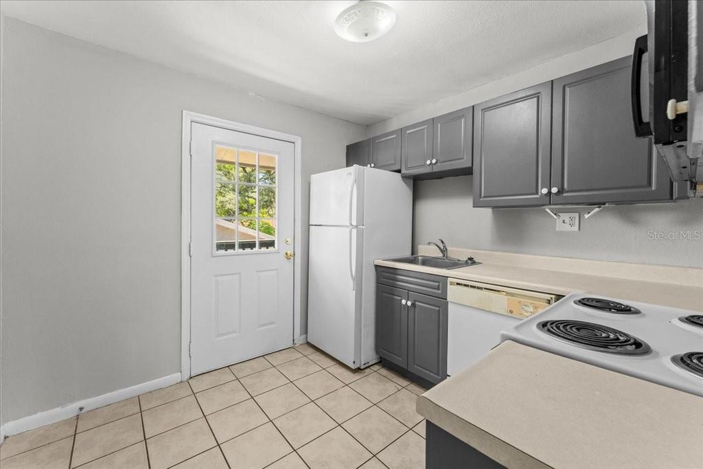 Image 6 of property listing at 12407 OAK CEDAR PLACE 202, Tampa, FL 33612