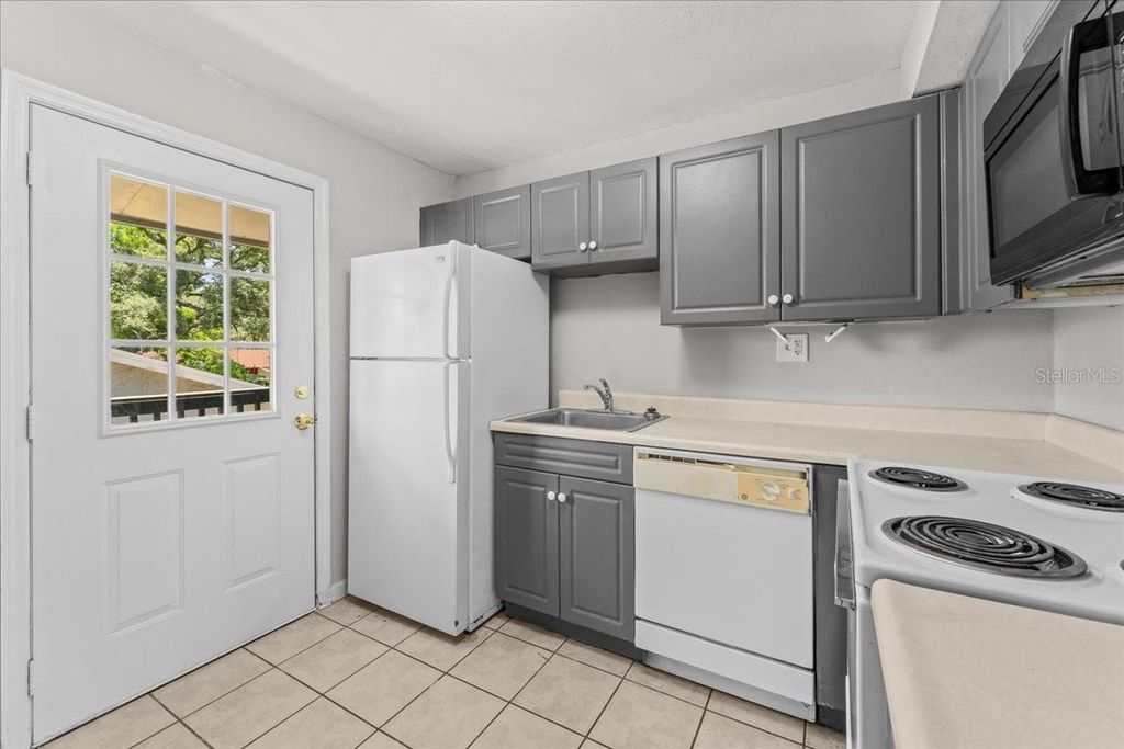 Image 7 of property listing at 12407 OAK CEDAR PLACE 202, Tampa, FL 33612