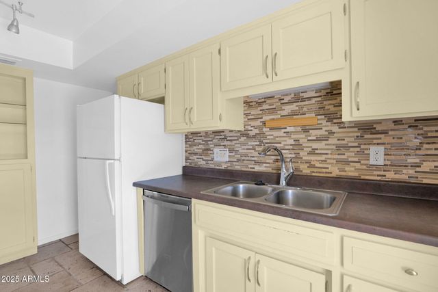 1215 E GENEVA Drive, Tempe, AZ 85282