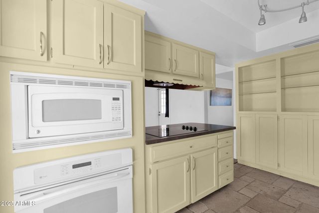 1215 E GENEVA Drive, Tempe, AZ 85282