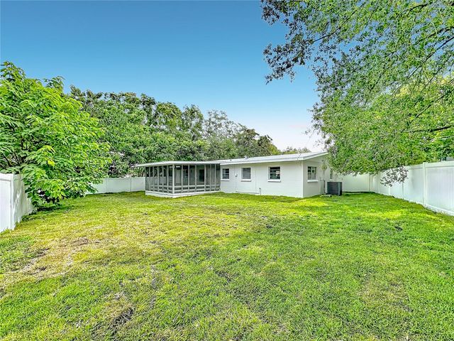 304 SUNNYHILL LANE, Lakeland, FL 33803