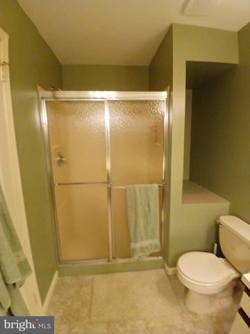 1014 DIAMOND DR, Newtown, PA 18940