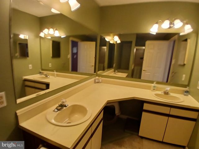 1014 DIAMOND DR, Newtown, PA 18940