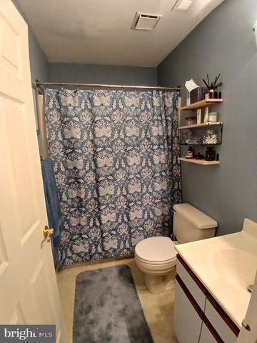 1014 DIAMOND DR, Newtown, PA 18940