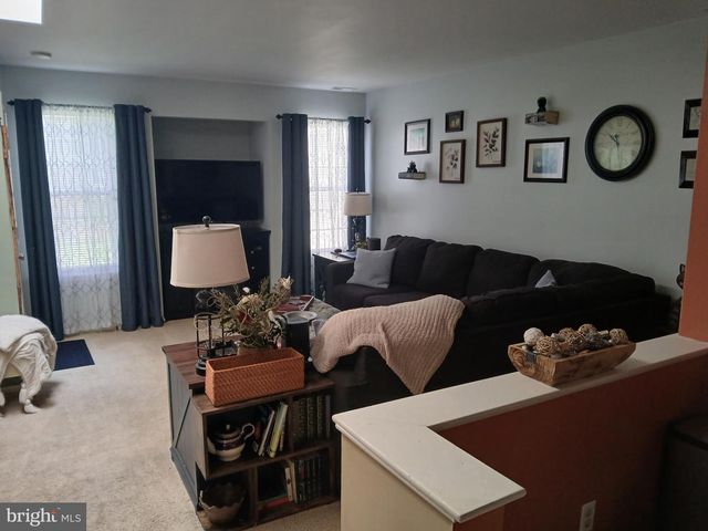 1014 DIAMOND DR, Newtown, PA 18940