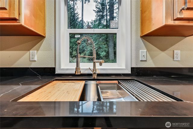 180 E Barnsby Place, Shelton, WA 98584