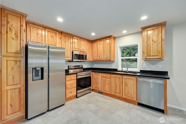 180 E Barnsby Place, Shelton, WA 98584