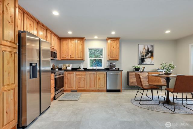 180 E Barnsby Place, Shelton, WA 98584