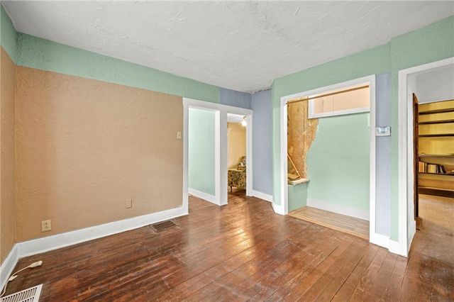 13013 8th Street, Grandview, MO 64030